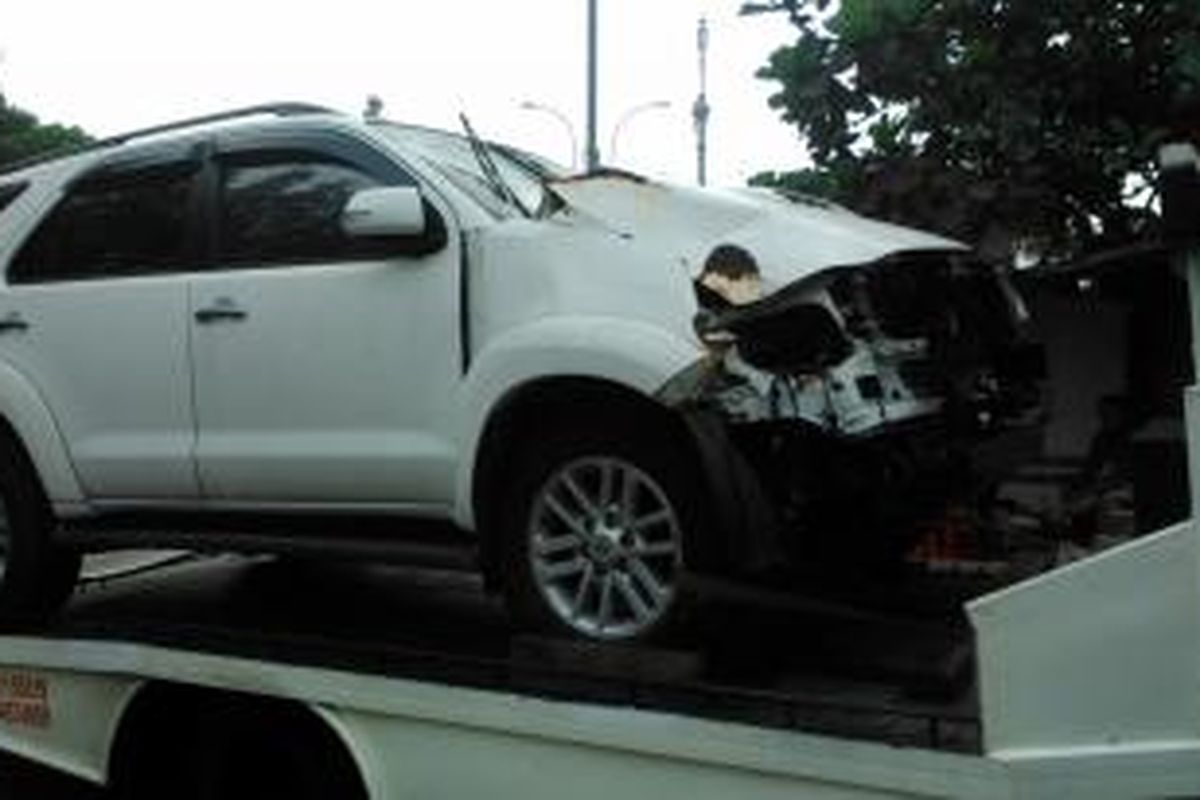 Kondisi mobil Toyota Fortuner nopol B 1491 BJJ, milik penggugat Hartono alias Toni (45), barang bukti kasus gugatan airbag yang tidak mengembang di Pengadilan Negeri, Jakarta Utara, Selasa (16/6/2015).