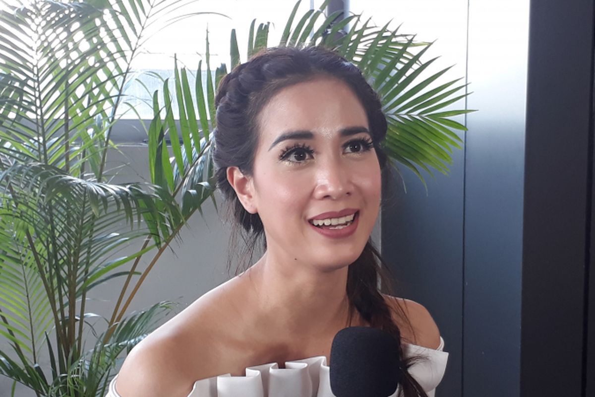 Fanny Fabriana diabadikan seusai jumpa pers di MNC Financial Tower, Kebon Sirih, Jakarta, Kamis (6/4/2017).