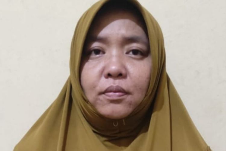 Eti (38) pengelola travel haji dan umrah di Lubuklinggau yang menjadi tersangka penipuan calon jamaah haji.