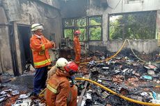 Sedang Urus PPDB, Orangtua Siswa Panik SMAN 100 Jakarta Tiba-tiba Terbakar