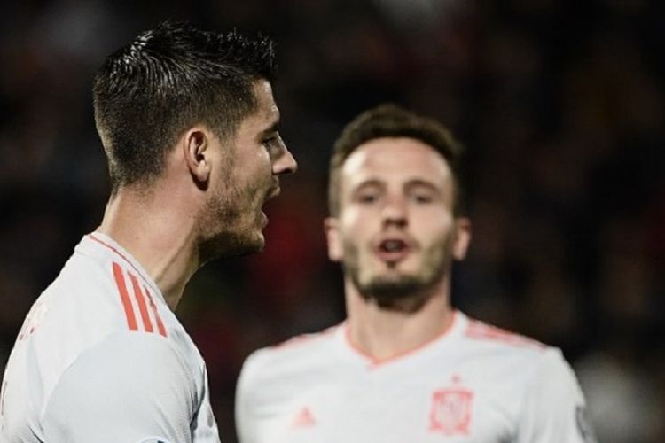 Pemain depan Spanyol Alvaro Morata (kiri) merayakan dengan gelandang Spanyol Saul Niguez setelah mencetak gol pada pertandingan Grup F Kualifikasi Euro 2020 Malta vs Spanyol pada 26 Maret 2019 di Stadion Ta Qali di Malta.