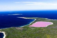 Tergoda Danau Merah Muda di Tengah Pulau