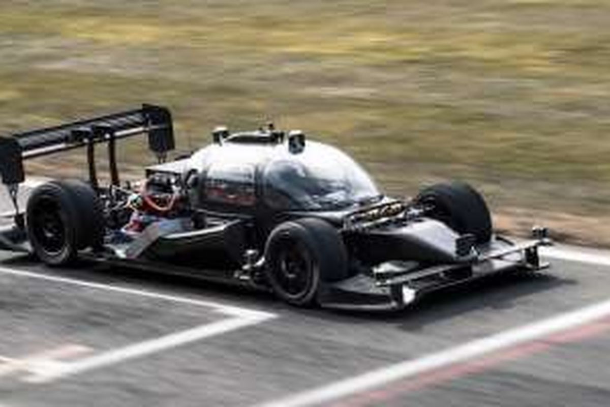 Prototipe mobil balap otonomos dari Roborace, DevBot.