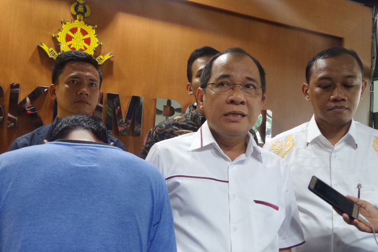 Anggota Komisi III DPR RI Akbar Faisal saat konferensi pers soal penangkapan penghina dirinya di media sosial. Ia menyampaikan kabar tersebut di kantor Direktorat Tindak Pidana Siber Bareskrim Polri, Jakarta, Rabu (10/1/2018).