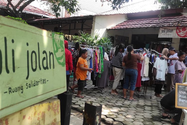 Suasana kegiatan di Ruang Solidaritas Joli Jolan yang tertelak di sebuah rumah di Jalan Siwalan Nomor 1, Kerten, Kecamatan Laweyan, Kota Solo, Sabtu (25/5/2024).