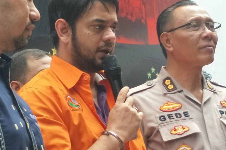 Artis peran Rio Reifan dalam konferensi pers kasus narkoba yang menjeratnya di Ditres Narkoba Polda Metro Jaya, Jakarta Selatan, Jumat (16/8/2019).