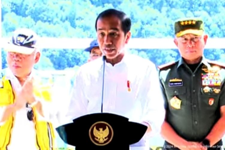 Presiden Joko Widodo meresmikan Bendungan Ameroro di Kabupaten Konawe dan pembangunan infrastruktur kawasan strategis pariwisata nasional di Wakatobi di Sulawesi Tenggara, Selasa (14/5/2024). 