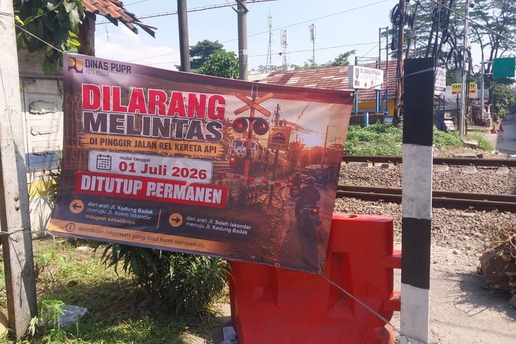 Khawatir Tertabrak Kereta, Akses Motor Samping Rel Kedung Badak Bogor Ditutup