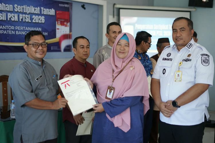 Warga Bangka Tengah Urus Sertifikat Tanah Gratis, Cuma Seminggu Petugas BPN Turun