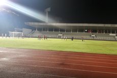Stadion Madya Senayan Tercemar Puntung Rokok dan Paku