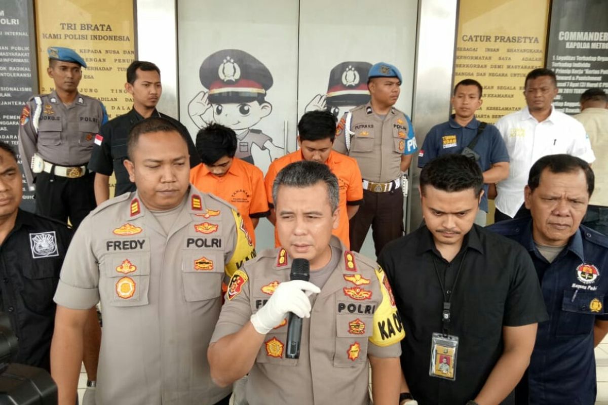 Kapolres Tangsel, Ferdy Irawan saat memberikan keterangan pers terkait kasus pembobolan minimarket yang terjadi di Cisauk, Kabupaten Tangerang, beberapa waktu lalu.