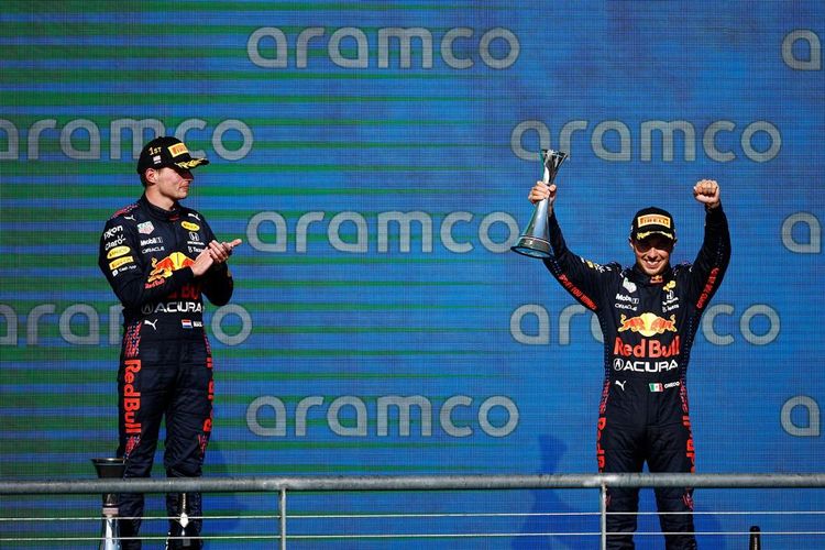 Max Verstappen dan Sergio 'Checo' Perez di Circuit of The Americas