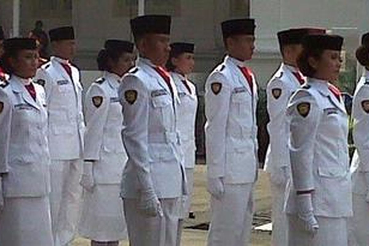 Ilustrasi : Pasukan Pengibar Bendera Pusaka 2011 tengah bersiap mengibarkan Sang Saka Merah Putih dalam Upacara Peringatan Detik-detik Proklamasi di halaman Istana Merdeka, Rabu (17/8/2011).