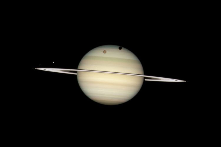 Ada Konjungsi Bulan dan Saturnus pada 23 Mei 2025, Fenomena Apa Itu?