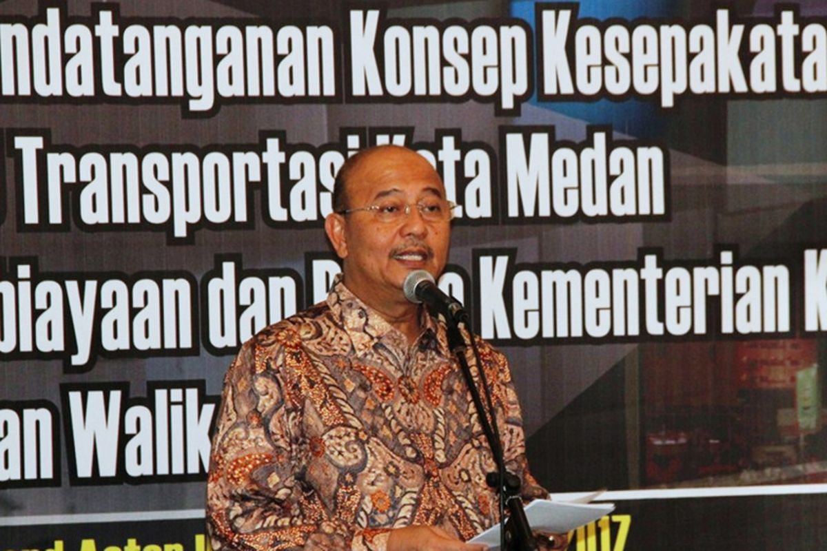 Wali Kota Medan Dzulmi Eldin menandatangi kesepakatan induk penyediaan fasilitas penyiapan proyek dan pendampingan transaksi pada proyek infrastruktur KPBU transportasi massal, Jumat (5/5/2017)