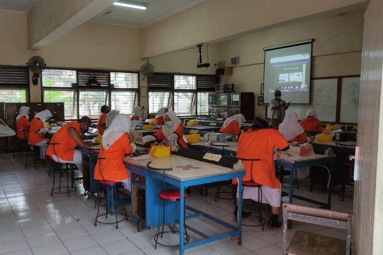 Suasana PTM di SMK N 7 Semarang