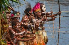 Wow, Betapa Kolosalnya Festival Danau Sentani 2015 