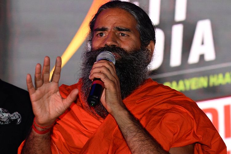 Baba Ramdev, guru yoga populer di India. (SAJJAD HUSSAIN/AFP)