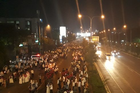 Warga Bekasi Penuhi Jalan Sambut Rahmat Effendi-Tri Adhianto 