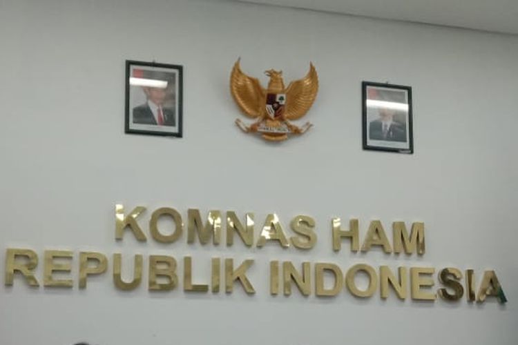 Wakil Ketua Komnas HAM bidang eksternal, Sandrayati Moniaga (kiri) dalam konferensi pers terkait RKUHP di kantor Komnas HAM, Jakarta, Kamis (19/9/2019).