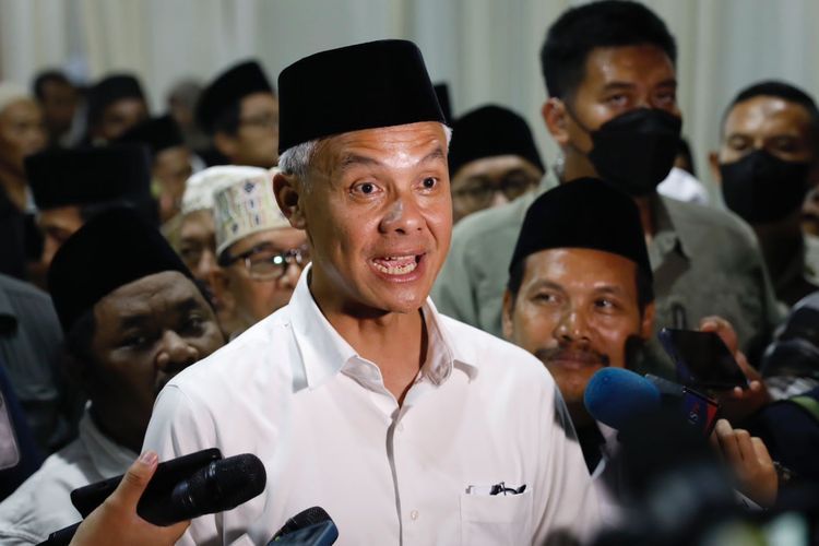 Calon presiden nomor urut 3 Ganjar Pranowo saat kampanye di Jombang, Jawa Timur, Jumat (12/1/2024) malam.