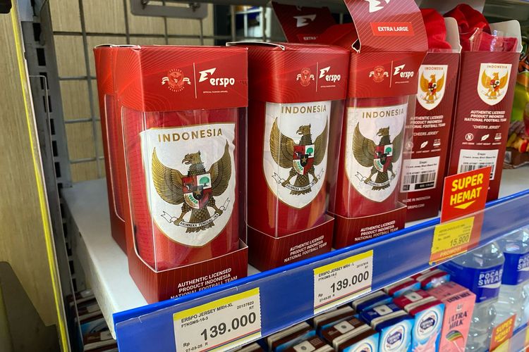 Jersey Timnas Mejeng di Kasir Indomaret Fresh, Dinilai Efektif Gaet Pembeli