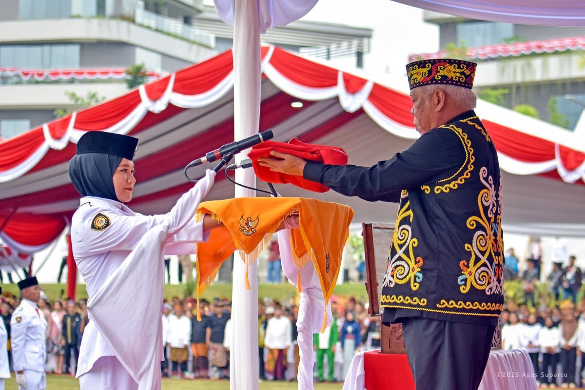 Kepala Otorita IKN Basuki Hadimuljono memimpin Upacara Pengibaran Bendera Merah Putih yang berlangsung khidmat di Plaza Seremoni, Kawasan Inti Pusat Pemerintahan (KIPP), Minggu (17/8/2025).