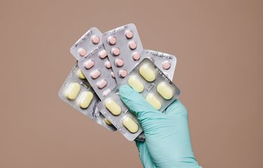 Ilustrasi aturan minum obat.