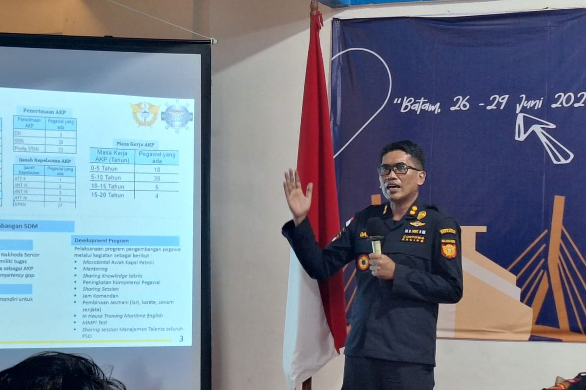 Kepala Pangkalan Sarana Operasi Bea Cukai Batam Dafit Kasianto dalam Press Tour Kementerian Keuangan, Kamis (28/6/2024). 