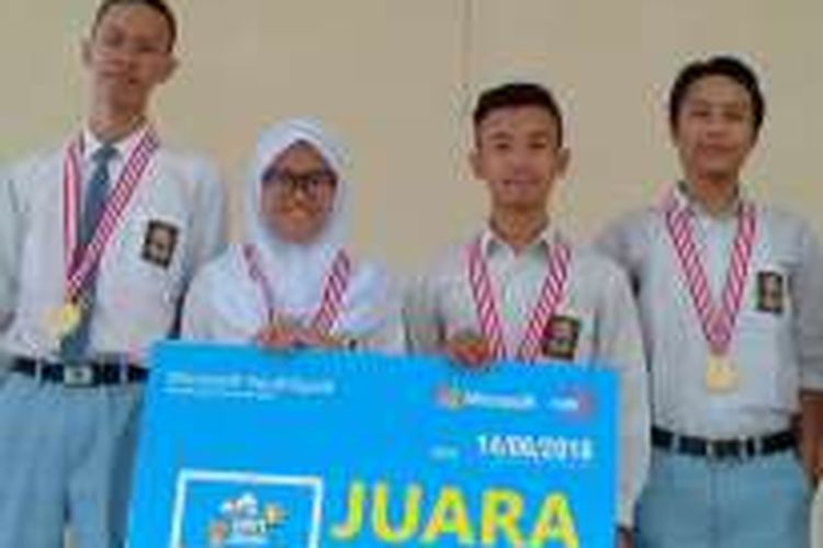 Empat siswa SMA Negeri 10 Yogyakarta pencipta game 