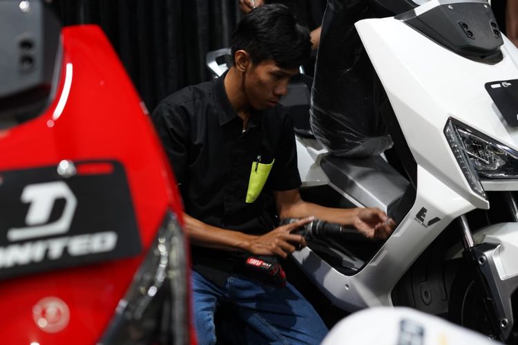 United E-Motor call center 24 jam