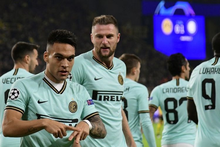 Lautaro Martinez merayakan golnya pada pertandingan Borussia Dortmund vs Inter Milan dalam lanjutan Liga Champions di Stadion Signal Iduna Park, 5 November 2019. 