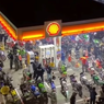 SPBU Shell di Bandung Jadi Tempat Kopdar Komunitas Motor 2-Tak