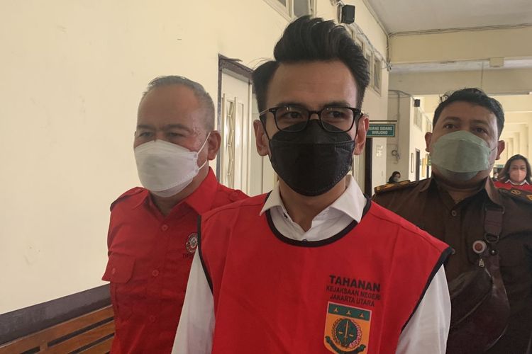 Terdakwa Adam Deni hadir dalam sidang pembacaan eksepsi pada Senin (21/3/2022) di Pengadilan Negeri (PN) Jakarta Utara.