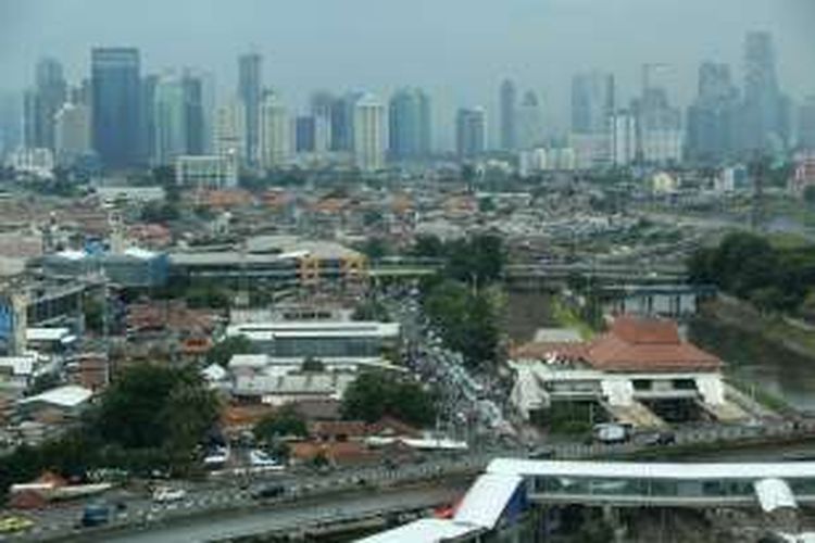 Suasana deretan gedung bertingkat tingkat tinggi atau high rise di Jakarta Pusat, Senin (9/1/2017). Badan Perencanaan Pembangunan Nasional (Bappenas) memperkirakan pertumbuhan ekonomi nasional pada tahun 2017 mencapai kisaran 5,1 hingga 5,3 persen.