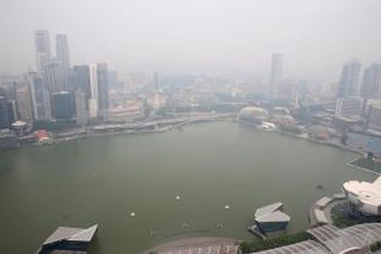Kabut asap menyelimuti kawasan Marina Bay Singapura