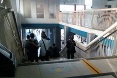 Aturan Penggunaan Tangga di Stasiun Tanah Abang Juga Belum Dipatuhi