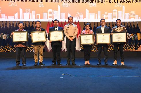 IPB dan Himpunan Alumni IPB University Terima Penghargaan dari BNPB