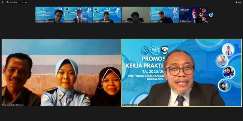Direktur Politeknik KP Karawang Mochamad Nurhudah (kanan) dalam agenda Promosi Kerja Praktik Akhir (KPA) Politeknik Kelautan dan Perikanan (KP) Karawang, Jawa Barat (Jabar), Jumat (6/8/2021).