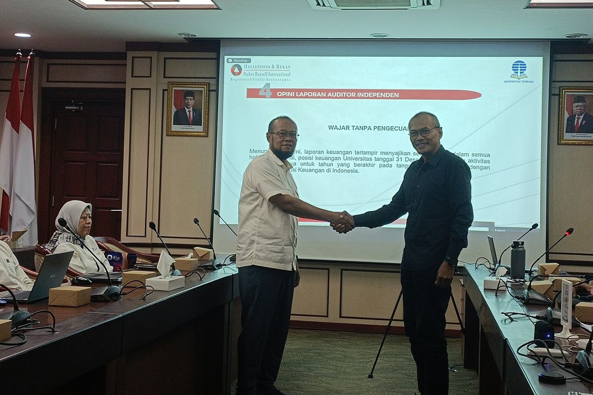 Universitas Terbuka (UT) mendapatkan opini Wajar Tanpa Pengecualian (WTP) terhadap laporan keuangan dari Kantor Akuntan Publik (KAP) Heliantono dan Rekan dalam pada Exit Meeting Audit KAP Tahun 2024 atas Laporan Keuangan UT Perguruan Tinggi Negeri Badan Hukum (PTNBH) 2023 yang dilaksanakan pada Senin (27/5/2024). 
