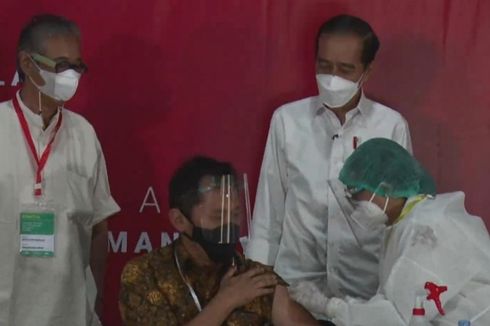 Jokowi Tinjau Vaksinasi Massal 517 Seniman dan Budayawan Yogyakarta 