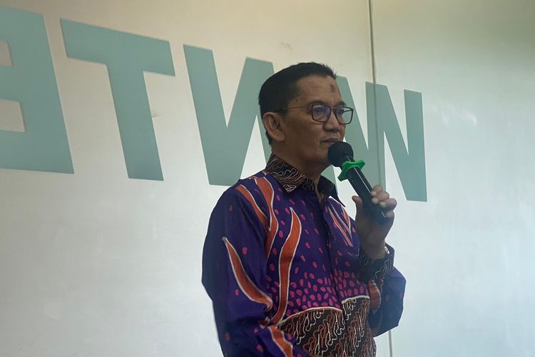 
Pakar Ekonomi Energi Universitas Gadjah Mada (UGM) Fahmy Radhi dalam pemaparan dan diskusi survei Praxis bertajuk Sentimen Publik Terhadap Kebijakan Hilirisasi Minerba di Indonesia Tahun 2024 yang digelar di Jakarta, Rabu (31/7/2024).