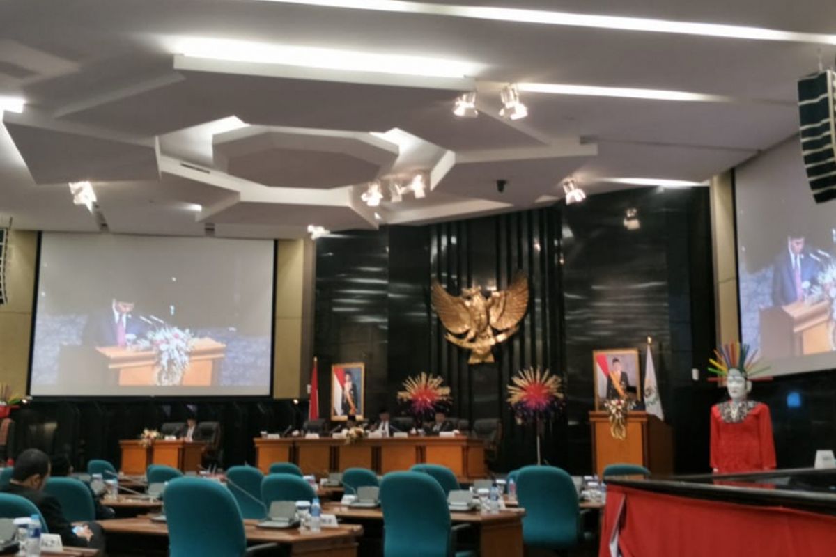 Suasana rapat paripurna di Gedung DPRD DKI Jakarta, Jalan Kebon Sirih, Jakarta Pusat, Jumat (30/11/2018).