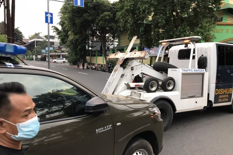 Jalan Tebet Utara Dalam, Tebet Timur, Tebet, Jakarta Selatan ditutup sementara pada Rabu (12/5/2021) sore.