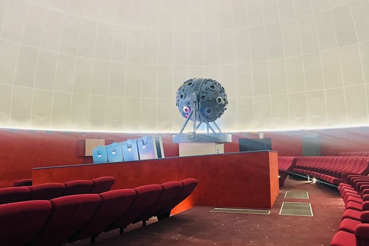 Gubernur Jakarta Pramono Anung akan menyelesaikan permasalahan hukum dan teknis Planetarium dan Observatorium Jakarta di Taman Ismail Marzuki (TIM), Jakarta Pusat yang revitalisasinya mandek sejak 2021, Selasa (20/5/2025).