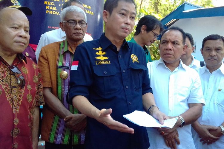 Menteri ESDM Ignasius Jonan, saat mengunjungi Kabupaten Alor, Minggu (25/3/2018)