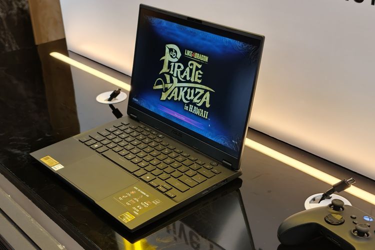Asus TUF Gaming A14 menjalankan game dalam acara peluncuran laptop gaming Asus ROG dan TUF terbaru di Movenpick Hotel, Gambir, Jakarta Pusat, Rabu (22/4/2026).