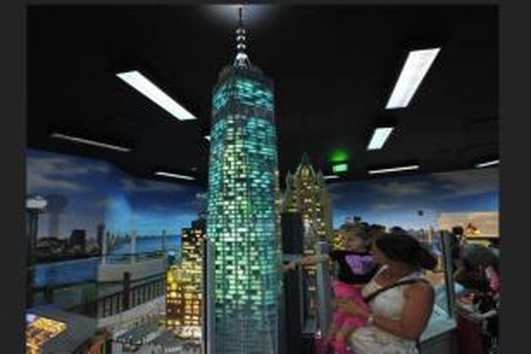 Konstruksi miniatur One World Trade Center tersebut tidak dapat disebut 