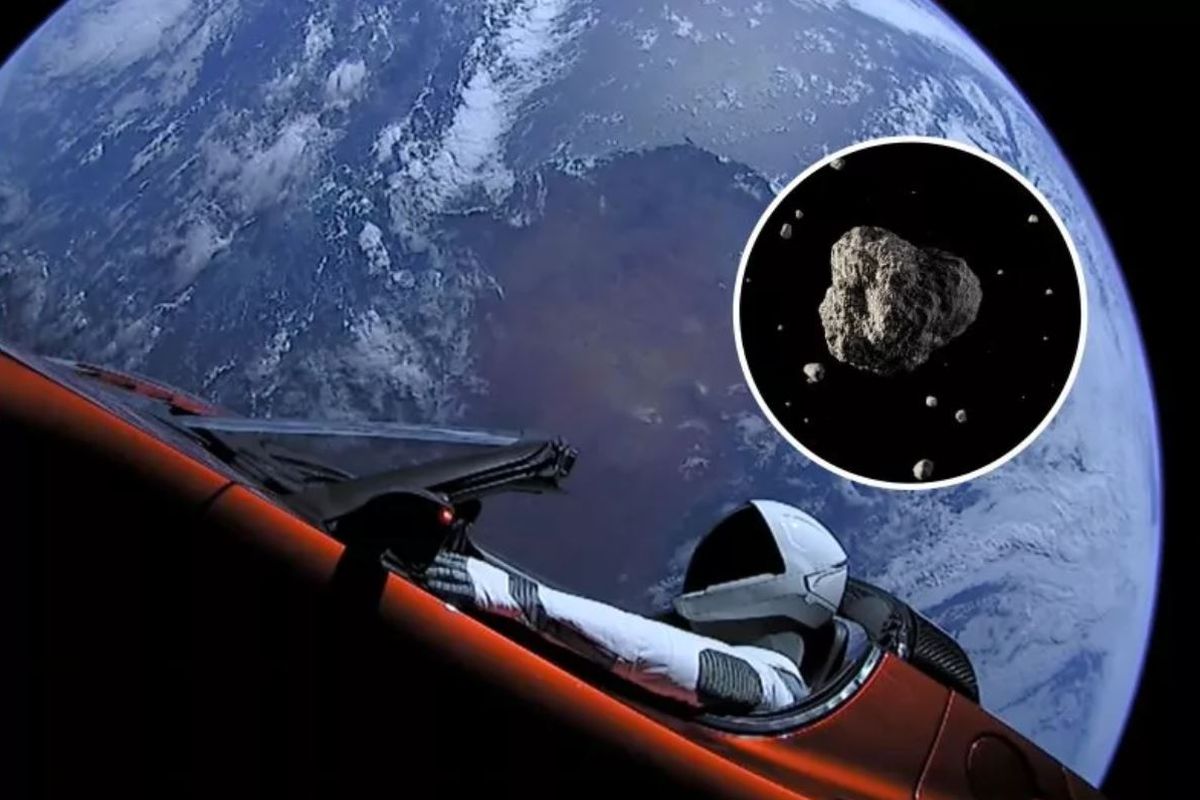 Mobil roadster Tesla diluncurkan dengan roket Falcon Heavy pada tahun 2018 dengan driver tiruan bernama Starman (utama) dan gambar stok asteroid (inset). 