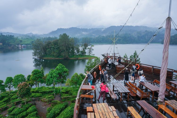 Glamping Lakeside Rancabali di Lembang, Bandung, Jawa Barat DOK. Shutterstock